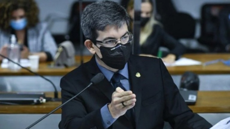 Randolfe desiste de se candidatar ao governo do Amapá