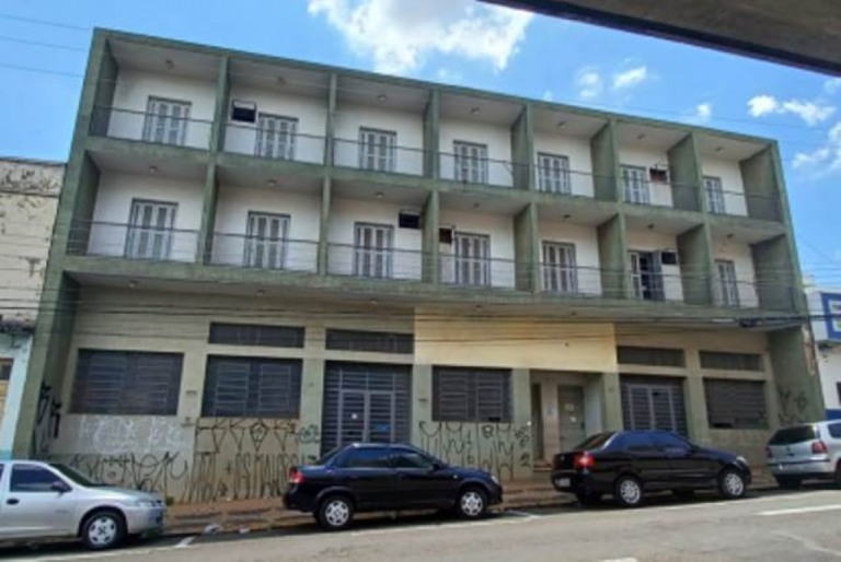 Prédio desocupado do INSS no centro de Marília sofre vandalismo e deve ir à venda