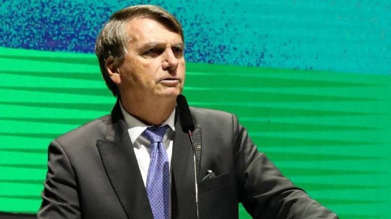 Bolsonaro veta saque de saldo do vale-alimentação após dois meses