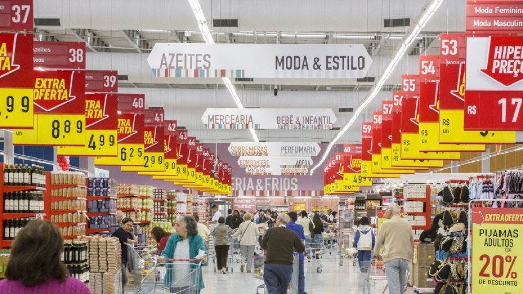 Perto de fechar, hipermercado Extra faz mega promoção, com descontos de até 50%