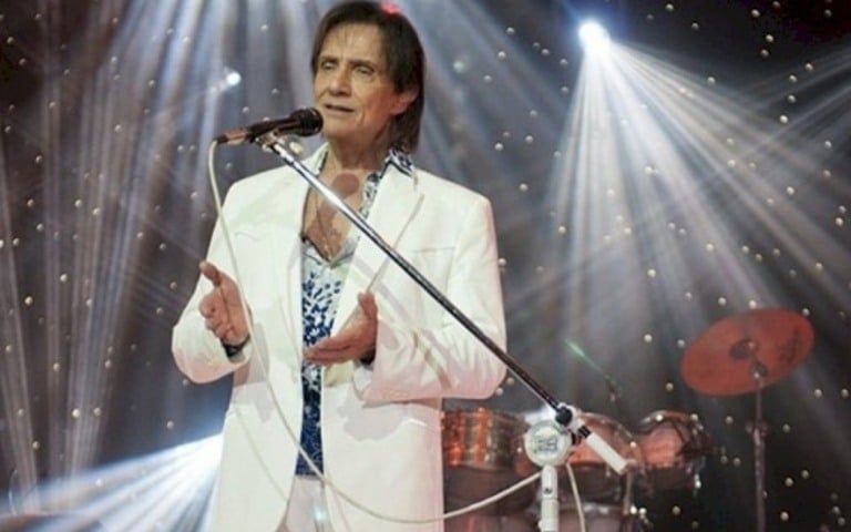 Diagnosticado com covid, Roberto Carlos muda data de show no Rio