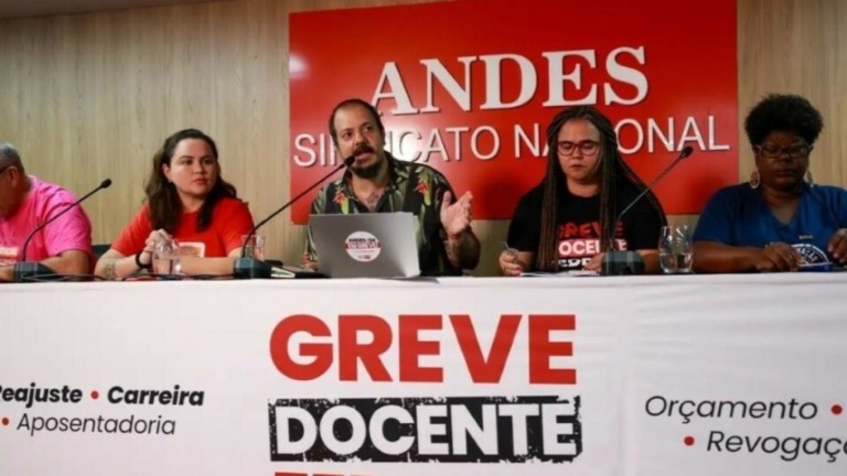 Agência Brasil Universidades e institutos federais de ensino superior mantêm greve