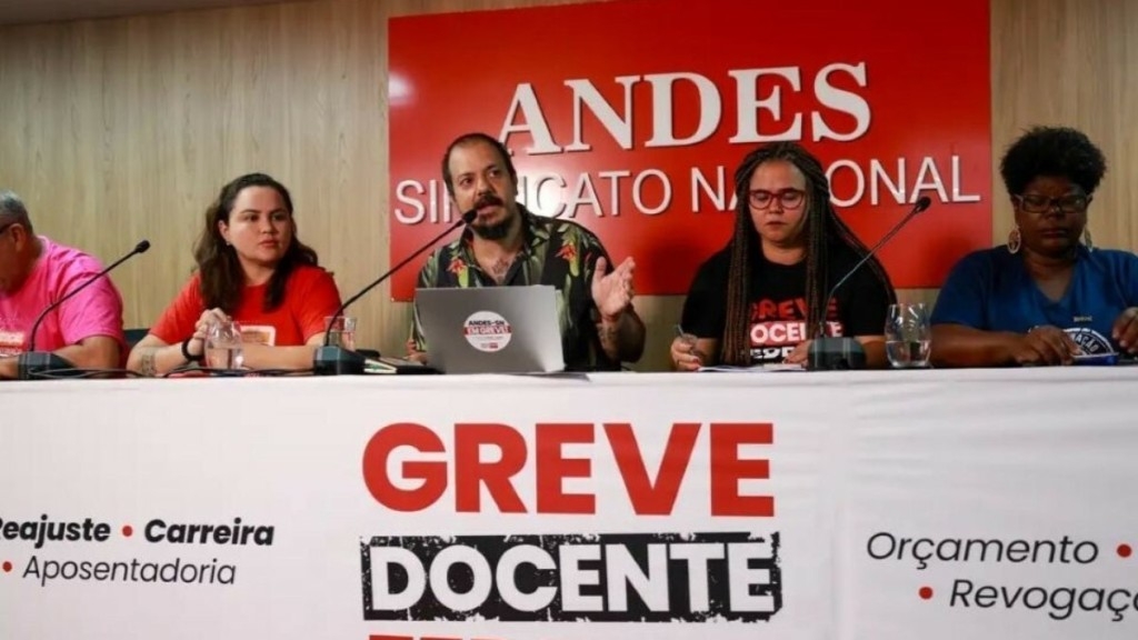 Agência Brasil Universidades e institutos federais de ensino superior mantêm greve