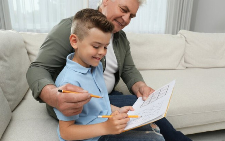 Benefícios do sudoku e do caça-palavras para a saúde cerebral