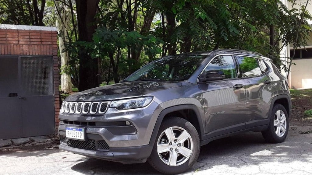 Jeep suspende vendas da versão básica Sport 1.3 turbo do Compass