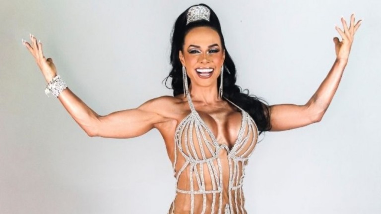 "Abro mão de muito pelo Carnaval", diz Renata Spallicci
