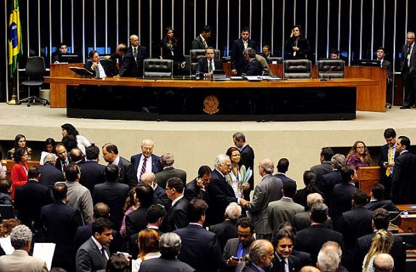 Procurador acusa três deputados de Marília por "Farra das Passagens"