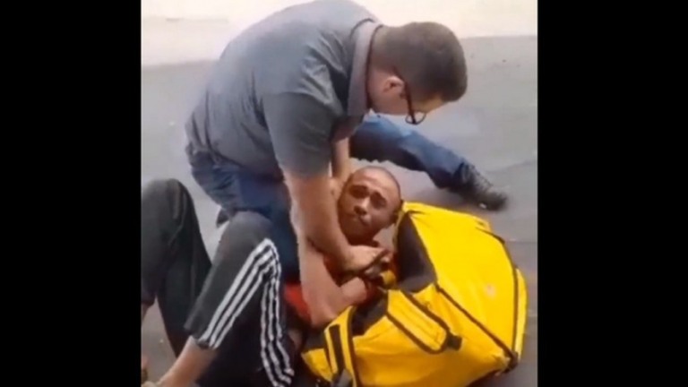 Vídeo: entregador é agredido por cliente que não quis pagar pedido