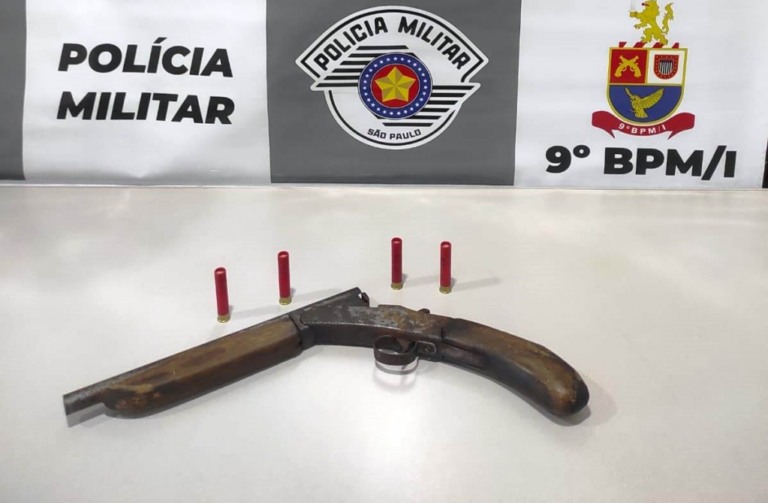 Homem ameaça trabalhadores em obra de Echaporã; preso por porte ilegal de arma