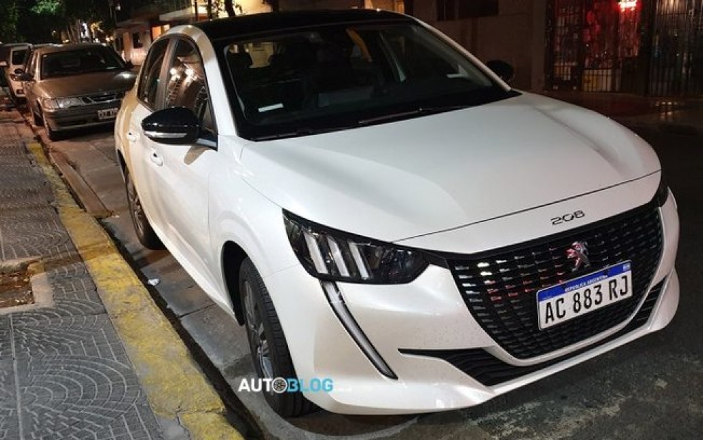 Novo Peugeot 208 Mercosul roda na Argentina sem disfarce