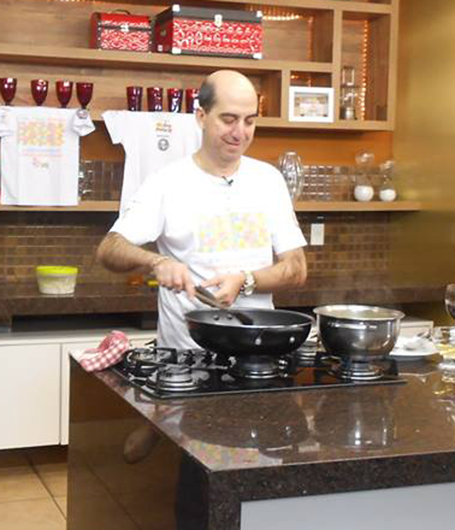 Pediatra vira "chef" e faz sucesso com receitas também em culinária