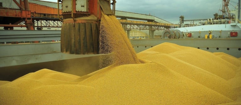 Rússia suspende acordo de exportação de cereais da Ucrânia e preços do milho disparam