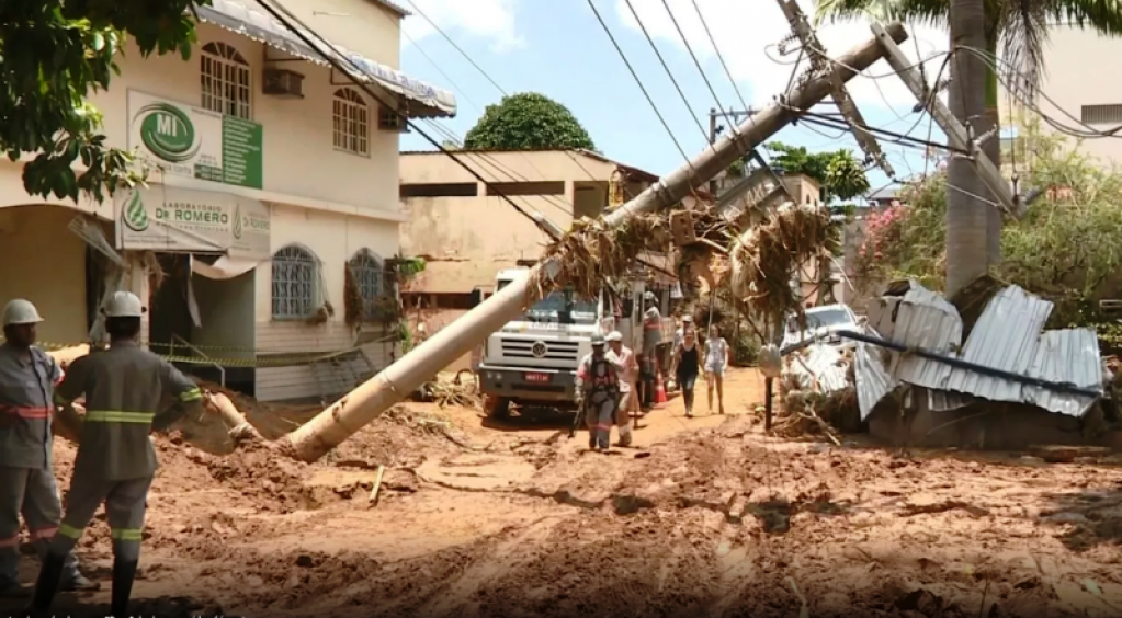 Tsunami Doce - Três dias após temporal, cidade do ES enfrenta estragos da chuva