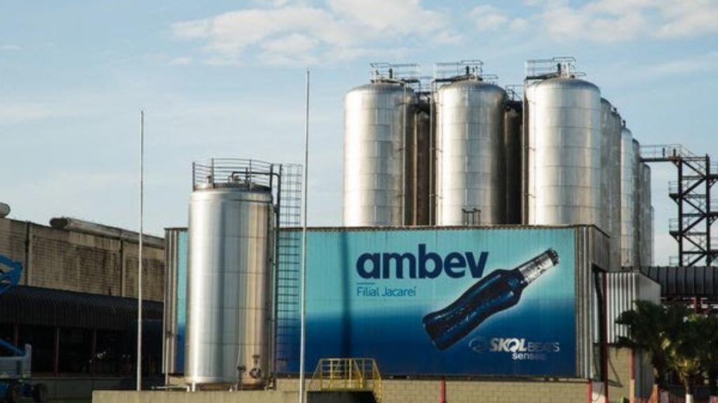 AmBev abre vagas de estágio para maiores de 50 anos