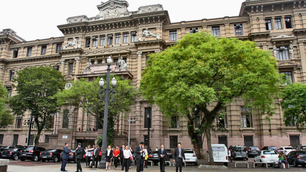 TJ condena Santander por falta de elevador para deficiente em São Carlos