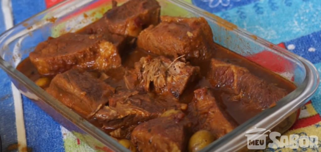 Carne com cerveja na panela de pressão