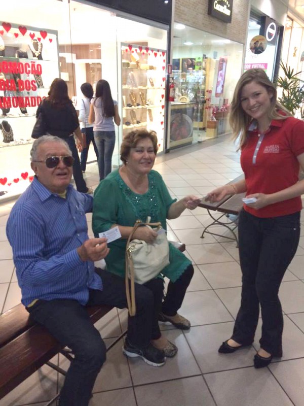 Marília Shopping distribuiu 200 mudas no Dia do Meio Ambiente