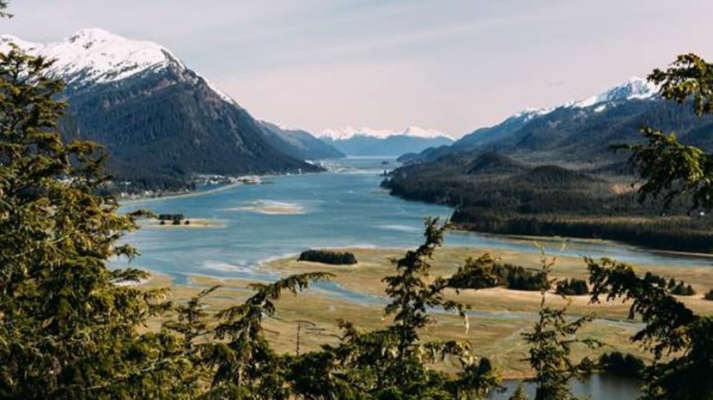 Alasca oferece paisagens geladas mesmo no verão no hemisfério norte