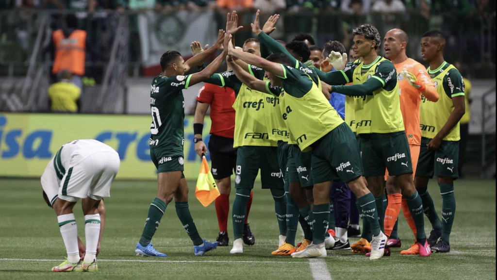 Palmeiras vence e volta a vice-liderança do Brasileirão