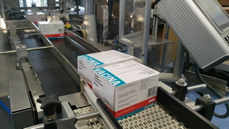 Covid-19: Fiocruz aprova primeiro lote de vacina 100% brasileira