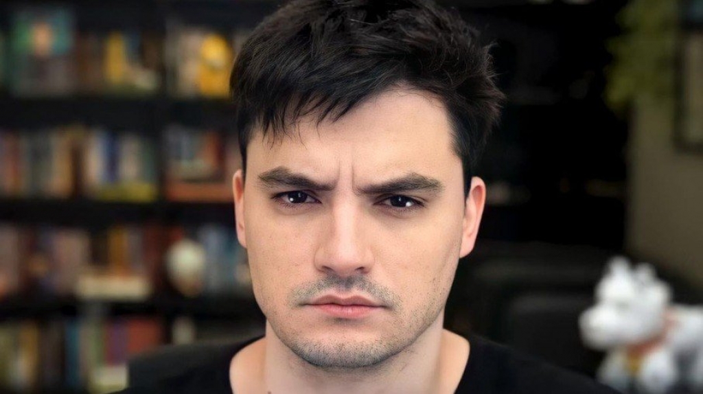 Felipe Neto tem crise de pânico e desiste de viagem Felipe Neto tem crise de pânico e desiste de viagem