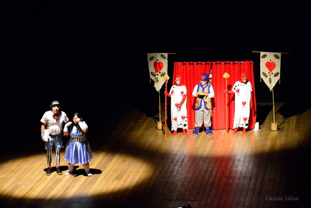 Grupo Down Entre Amigos no palco: história de amor pela arte – Cássia Silva/Divulgação