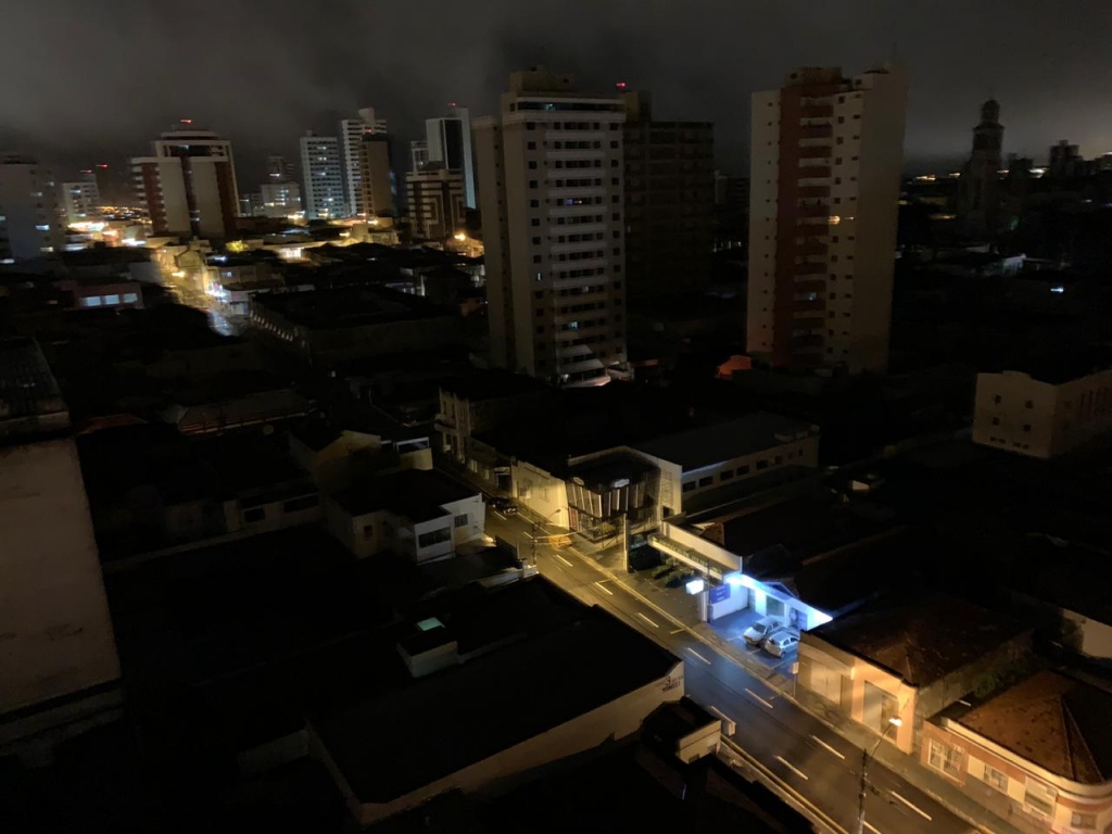 Cidade tem apagão em bairros com picos de energia; CPFL culpa pássaros