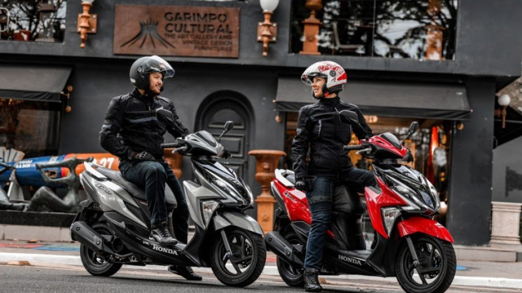 Honda Elite125 ganha nova cor prata metálica na linha 2023