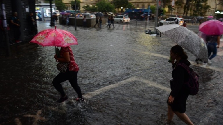 Rovena Rosa/Agência Brasil Fortes chuvas com alagamento em São Paulo