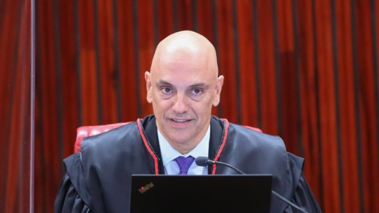 Moraes determina que Defesa entregue relatório sobre urnas em 48 horas