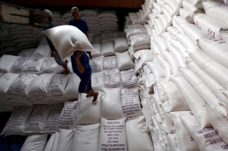 Governo suspende leilão e zera tarifa de importação de arroz