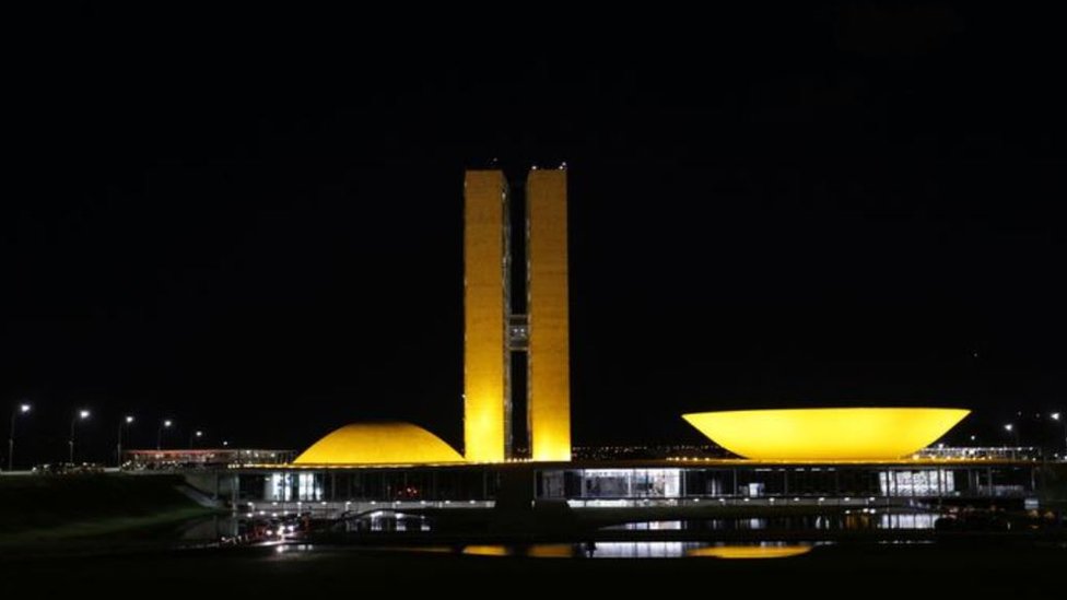Prédio do Congresso Nacional à noite