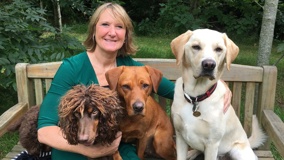 Claire Guest e seus cachorros