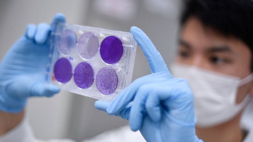 Pesquisador em laboratório