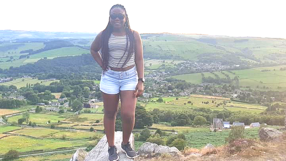 Shar Reid durante uma caminhada perto de Sheffield