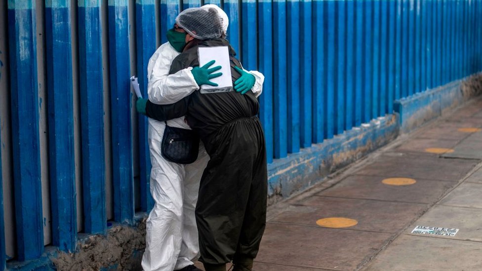 A pandemia causou luto a milhares de pessoas no país.