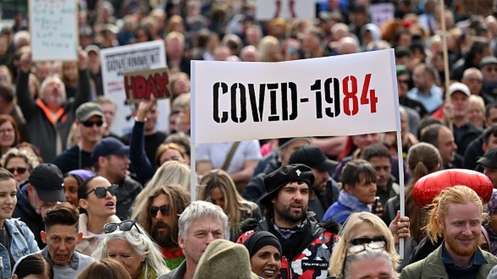 Manifestação contra medidas anticoronavírus em Londres