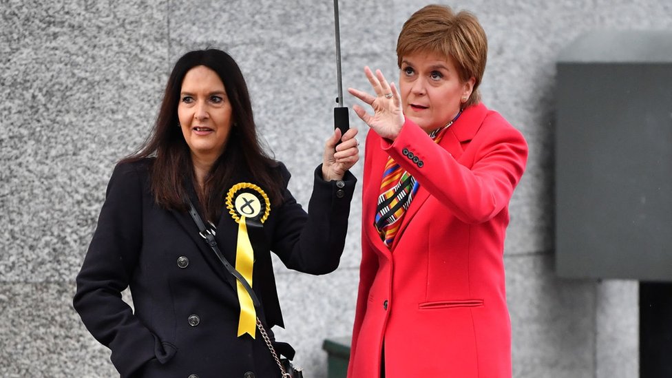 Margaret Ferrier e Nicola Sturgeon