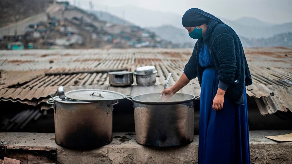 Mulher na periferia de Lima, no Peru