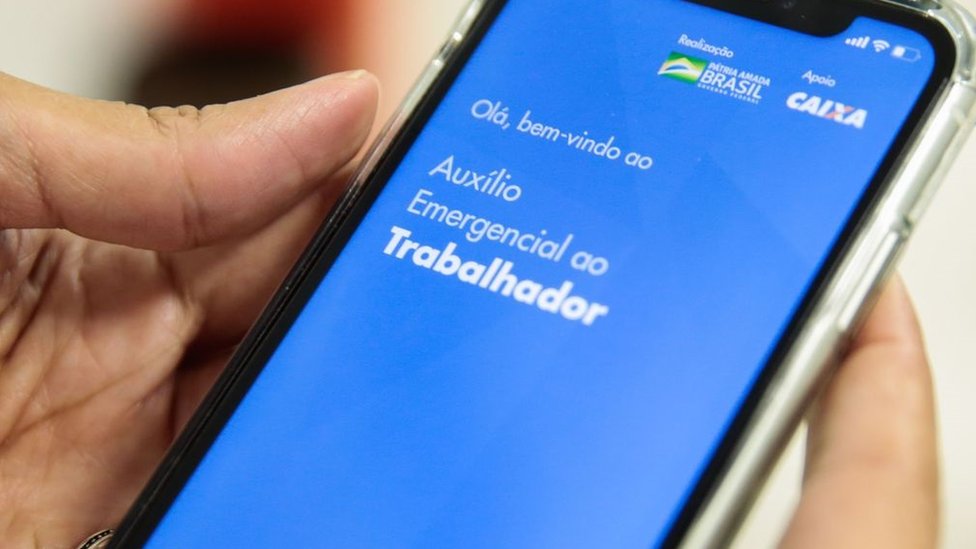 imagem do aplicativo do auxílio emergencial em um celular
