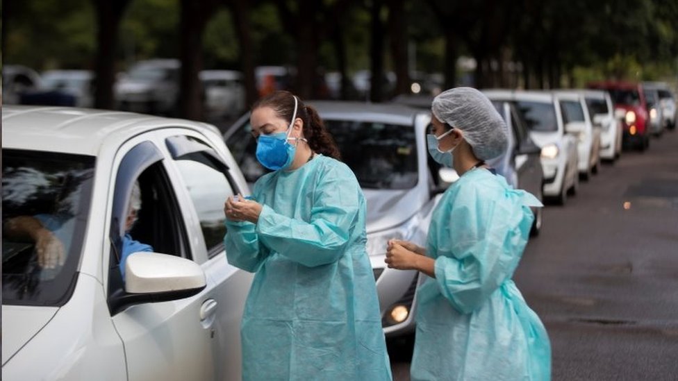 Fila de vacinação em Brasília