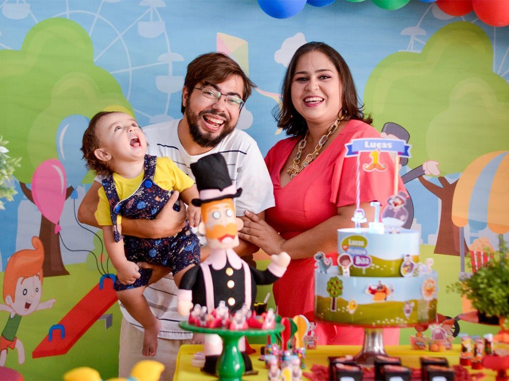 Lucas com os pais, Jessika e Israel, no aniversário de 1 ano