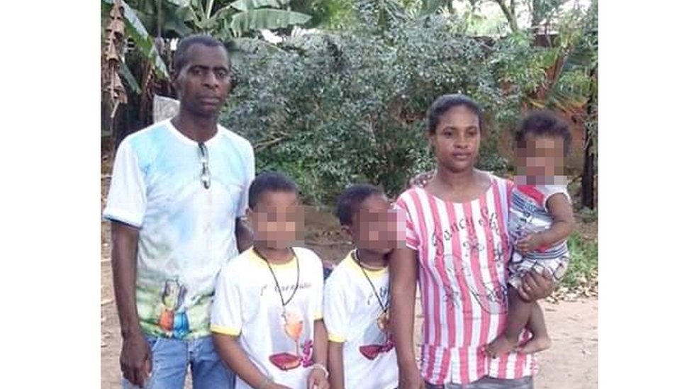 O líder quilombola Antonino Bispo da Silva e sua esposa e três filhos