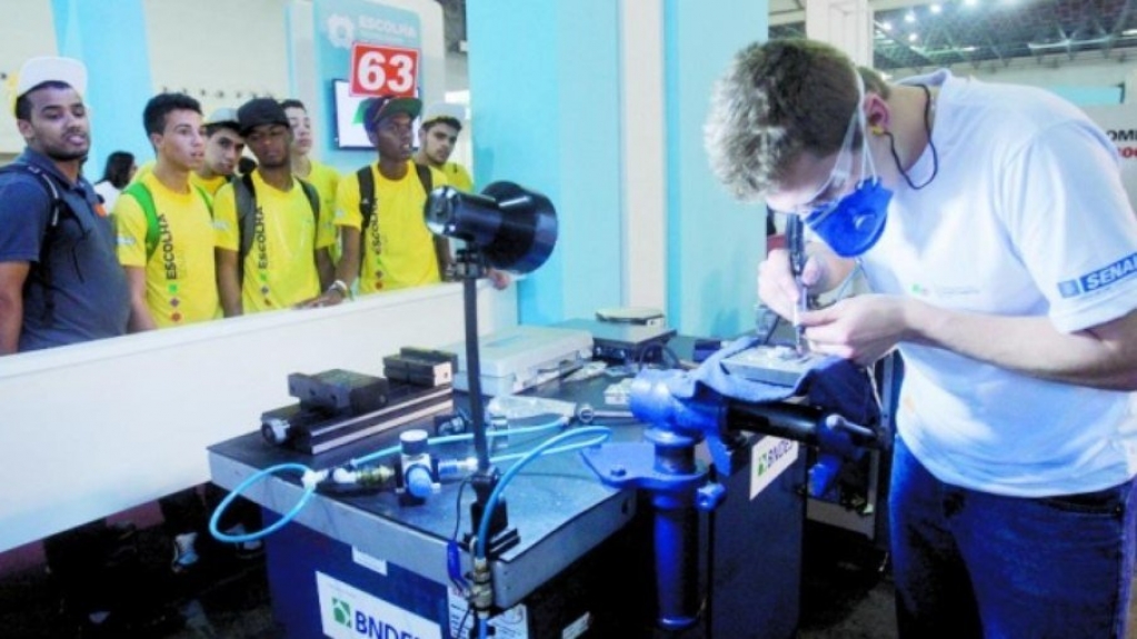 Ensino técnico favorece jovens no mercado de trabalho, diz pesquisa Ensino técnico favorece jovens no mercado de trabalho, diz pesquisa