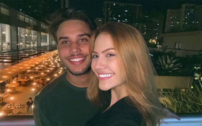 Sarah Poncio e Jonathan Couto