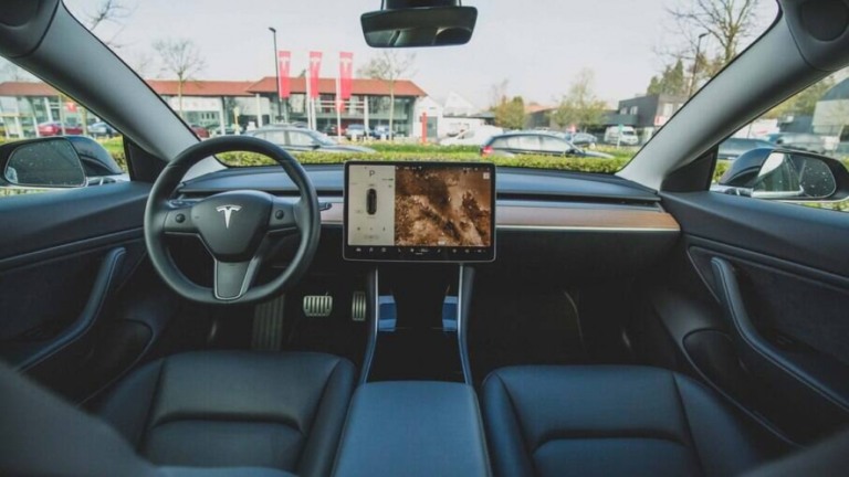Tesla pode perder US$ 100 bilhões após ações desabarem 11%