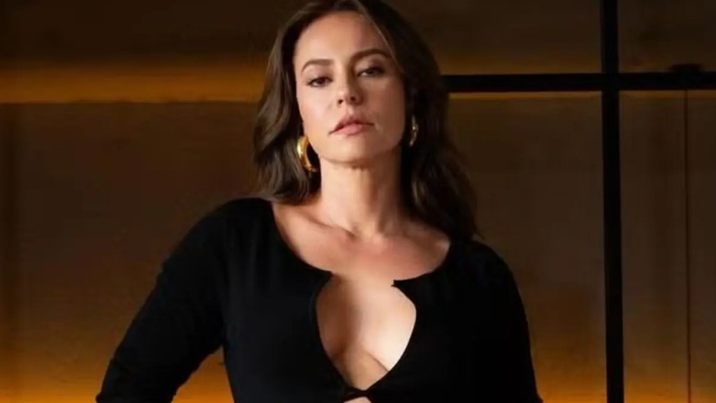 Paolla Oliveira aposta em look decotado para jantar em Londres: ‘Puro glamour!’ Paolla Oliveira aposta em look decotado para jantar em Londres: ‘Puro glamour!’
