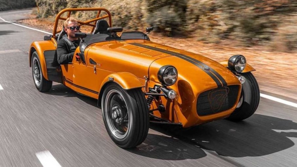 Com apenas 440 kg, o Caterham Seven 170 é o carro mais leve do mundo