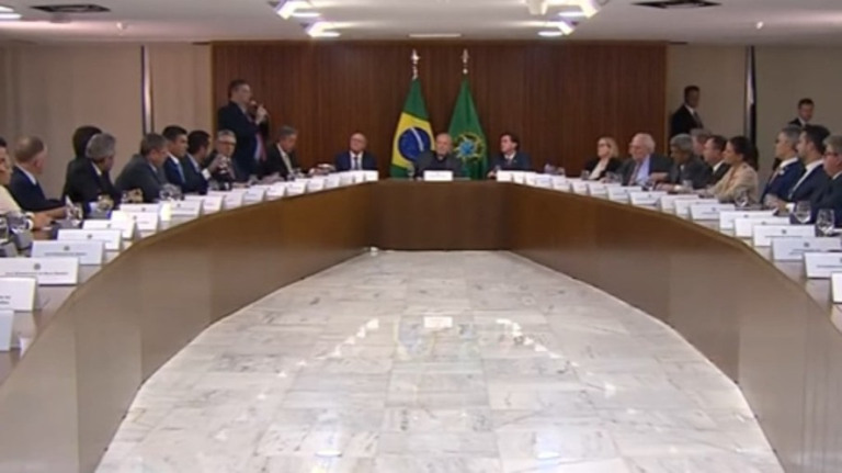 Lula se reúne com governadores para debater propostas dos estados