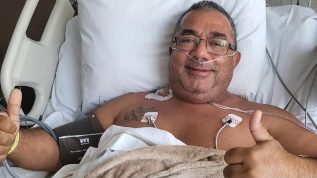 Pai de Anitta comemora alta do hospital: 'Sextou!'